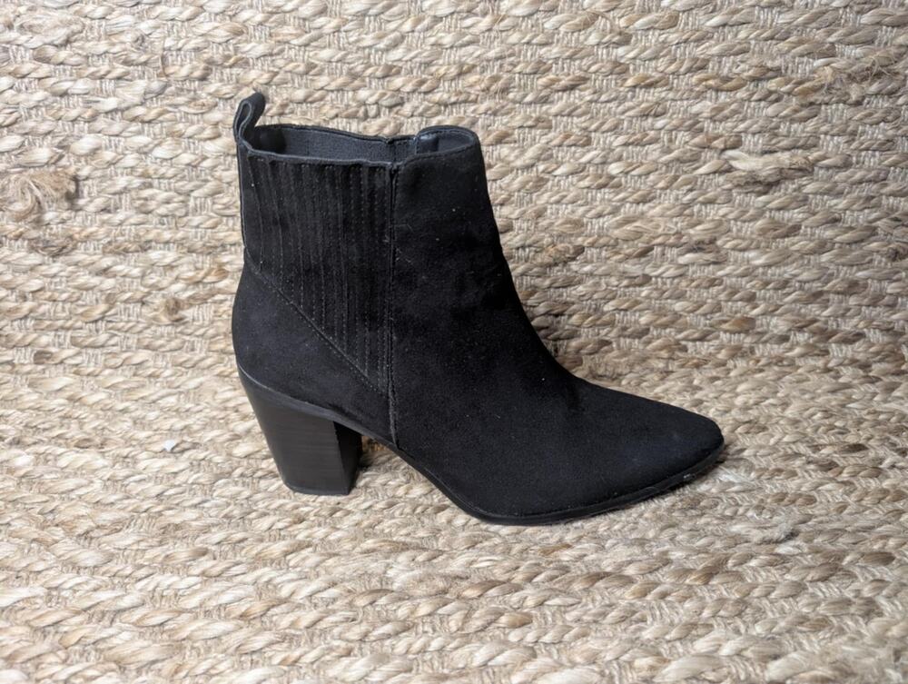 Bohme Black Suede Ankle Booties Point Toe Size 8.5 Block Heel Boots